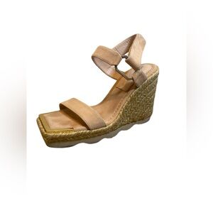 Good American suede wedges